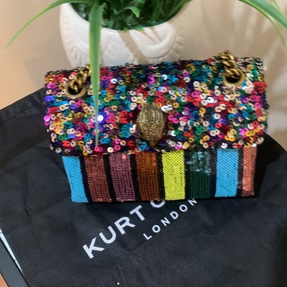 Kurt Geiger London Mini Kensington Sequin Crossbody Bag
KURT GEIGER LONDON - Picture 5 of 15